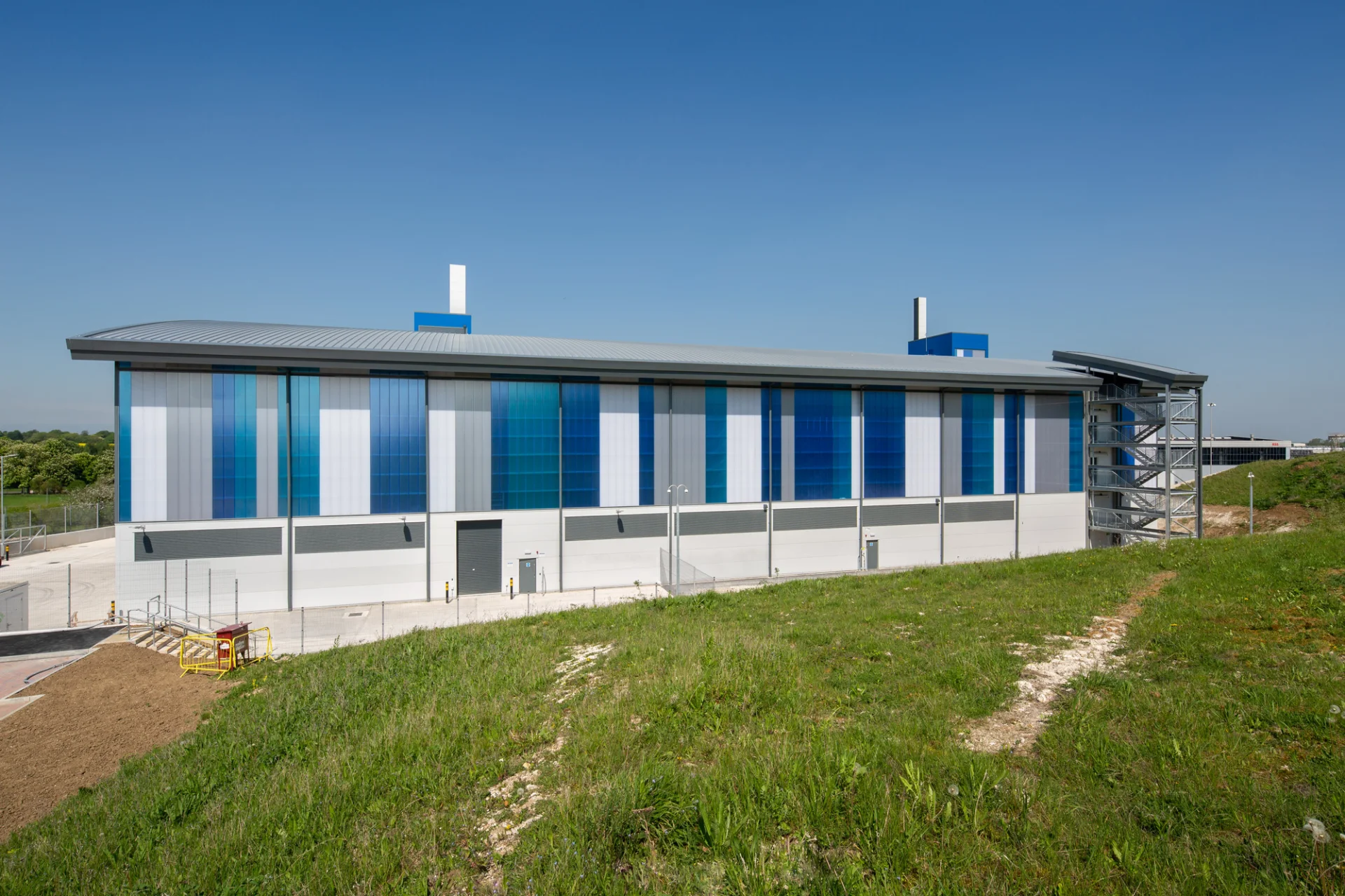 Support Building Design Distinctive Building Supporting Research: R105 & 106 Facilities Support ...